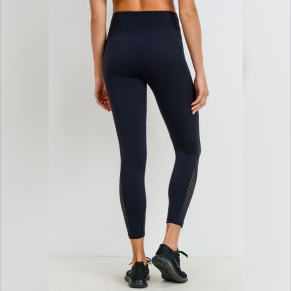Perforated Panel High waist Performance Leggings - Picture 3 of 7